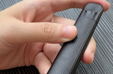 悅刻青羽充電怎么知道充滿了？