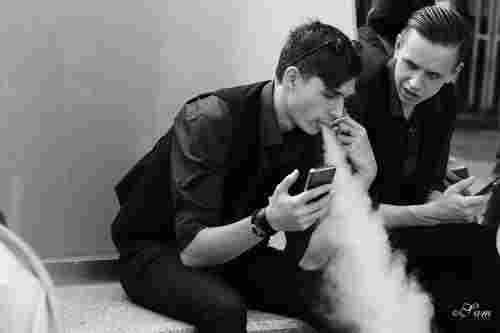 還以為電子煙健康環保？這哥們兒差點給抽死了！ 