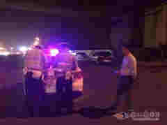 豪車男酒駕被樂山交警逮住 理由編得好奇葩