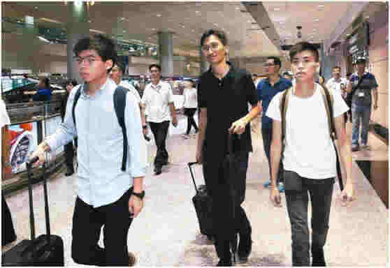 快訊：涉嫌違反保釋條件，黃之鋒在香港機場被拘捕