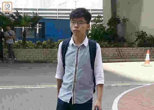 快訊：涉嫌違反保釋條件，黃之鋒在香港機場被拘捕