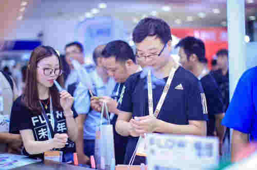 FLOW福祿電子煙亮相2019深圳電子煙展：跨越行業紅海，前行不懈創新不怠