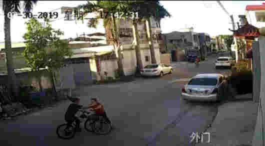 “單車版保時捷女司機”丈夫系村官，家屬稱無特權