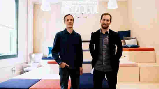 Juul創始人亞當-鮑恩（Adam Bowen）和詹姆斯-蒙希斯（James Monsees）