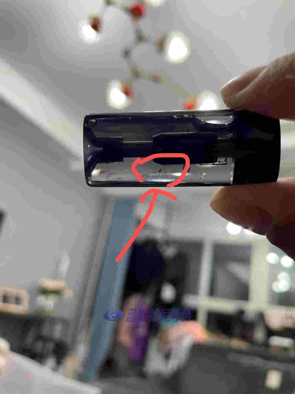 用戶投訴造霧主ZOVOO煙彈出現不明雜質（附圖+視頻） 