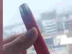 文具店銷售20元一根的電子煙給學生，家長怒斥：我家孩子上癮了