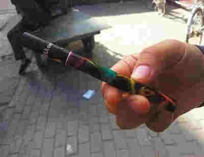 校門口文具店向小學生兜售電子煙？當地：已開展調查 