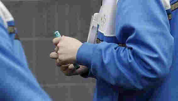 校門口文具店向小學生兜售電子煙？當地：已開展調查 