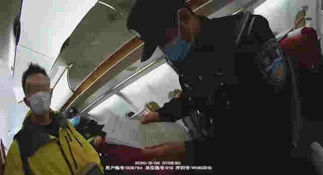 拘留5日！航班下降途中男子吸起電子煙 