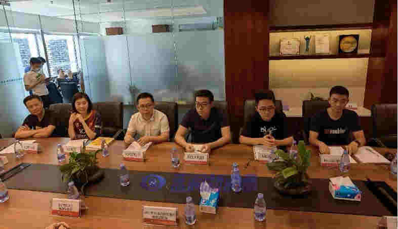 悅刻柚子可逸等品牌集體簽署《不向未成年人售賣電子煙的承諾書》 