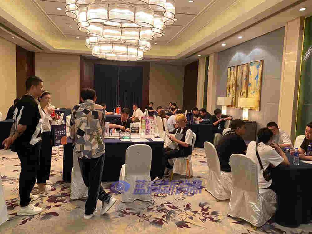 合肥站探展徠米：又雙叒叕超跑開道抓眼球，專屬VIP室座無虛席 