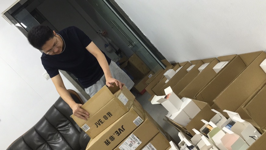 非我故事匯：一個背包兩條腿跑出的百萬市場